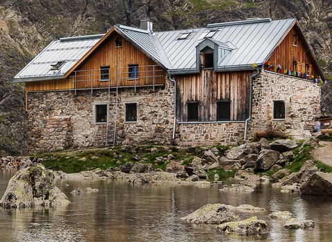 No se hundió, porque estaba cimentada sobre roca