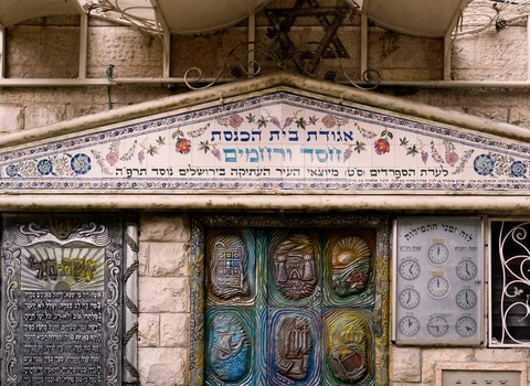 ¿De dónde saca esa sabiduría y esos milagros?